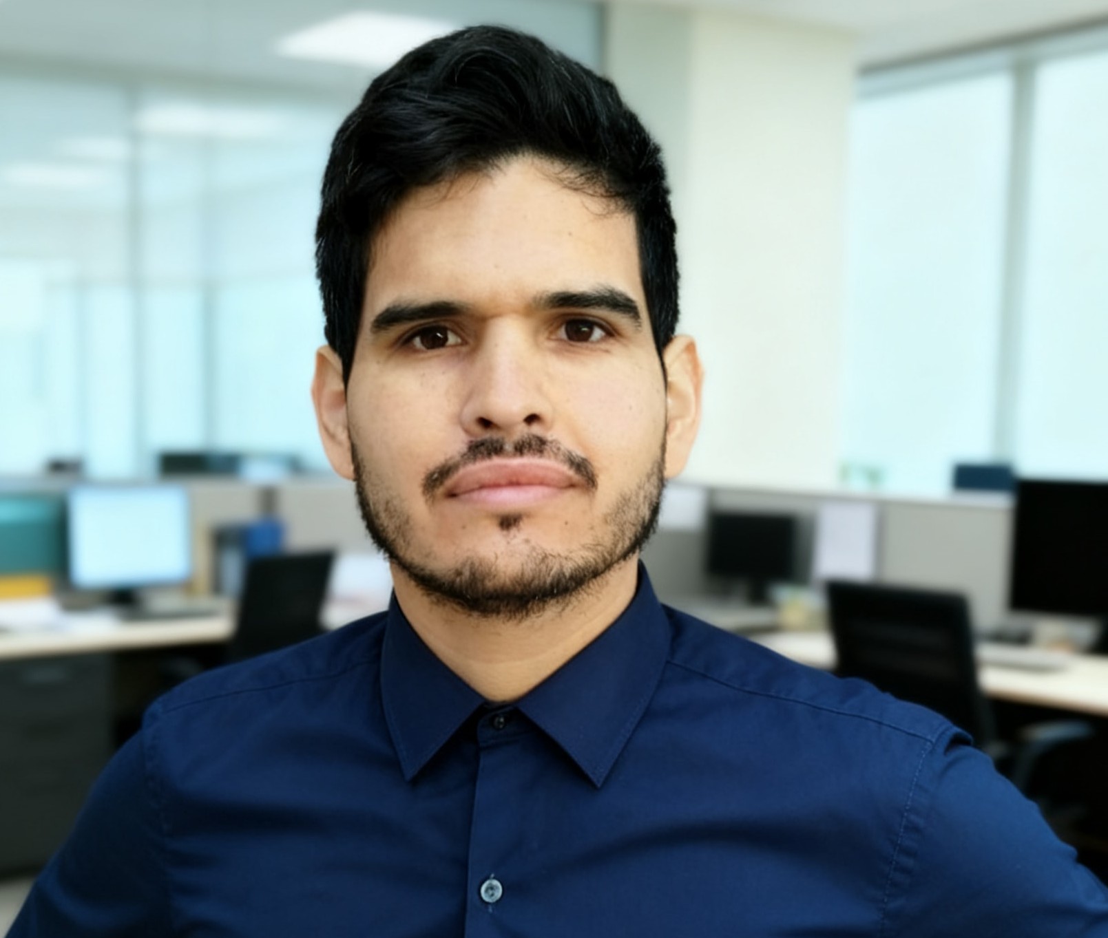 Retrato de Erni Pilares, licenciado en Higiene y Seguridad del Trabajo
